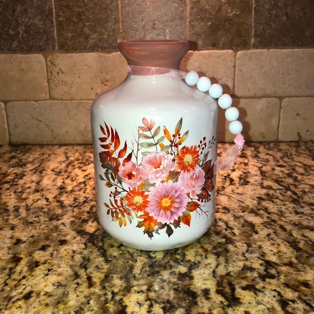 New condition ceramic vase